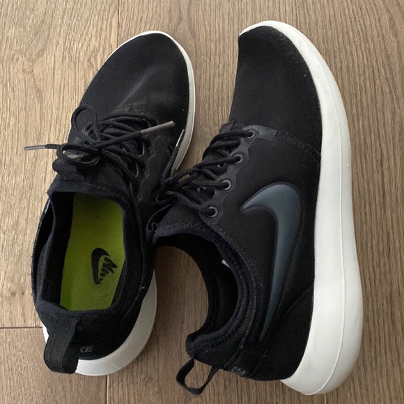 Nike Roshe Original Sneakers - Picture 7 of 8